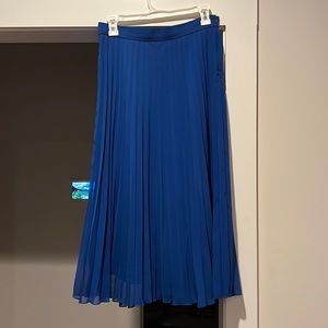 Blue high waisted pleated skirt
